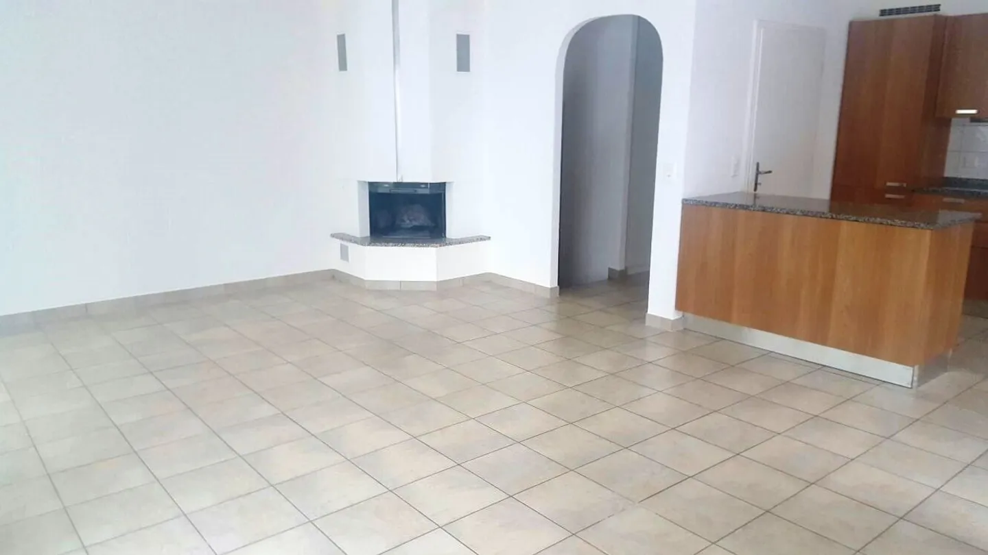 6-room apartment - Photo 1 of 15