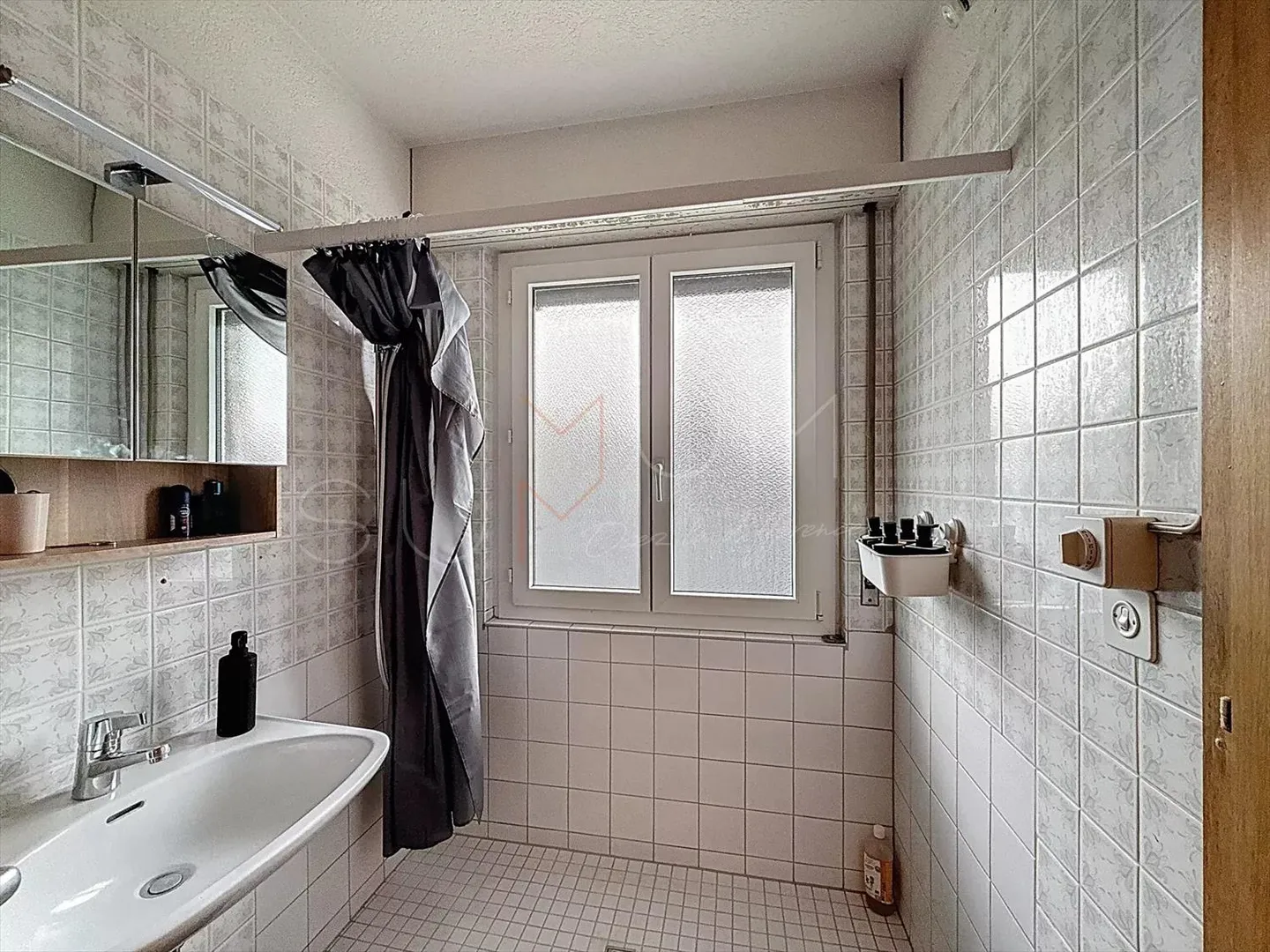 Helle Wohnung in St-Léonard? 3 Schlafzimmer, Balkone, Garten und Parkplätze - Foto 9 von 13