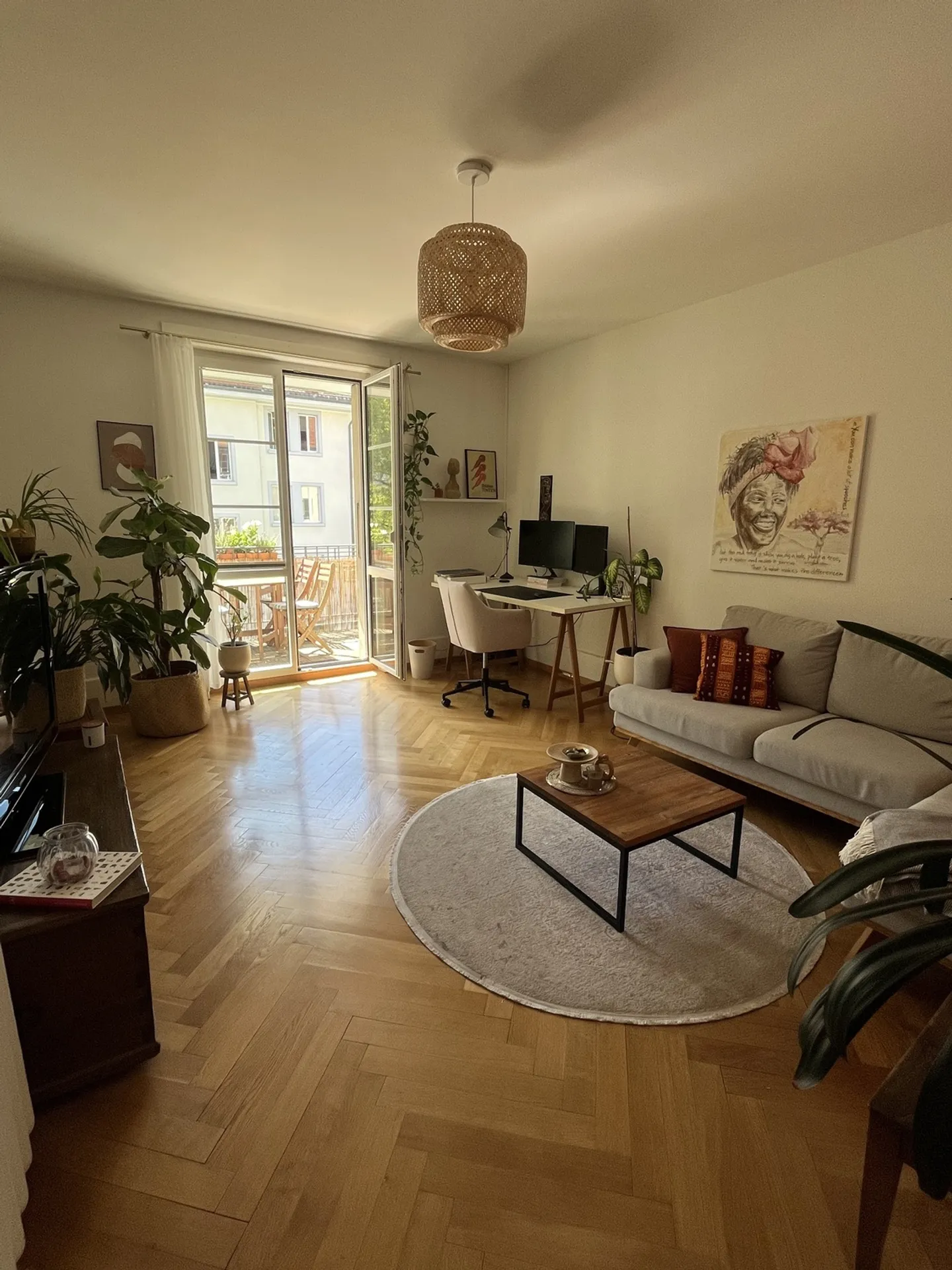 Charming Apartment with Balcony - Photo 2 of 6