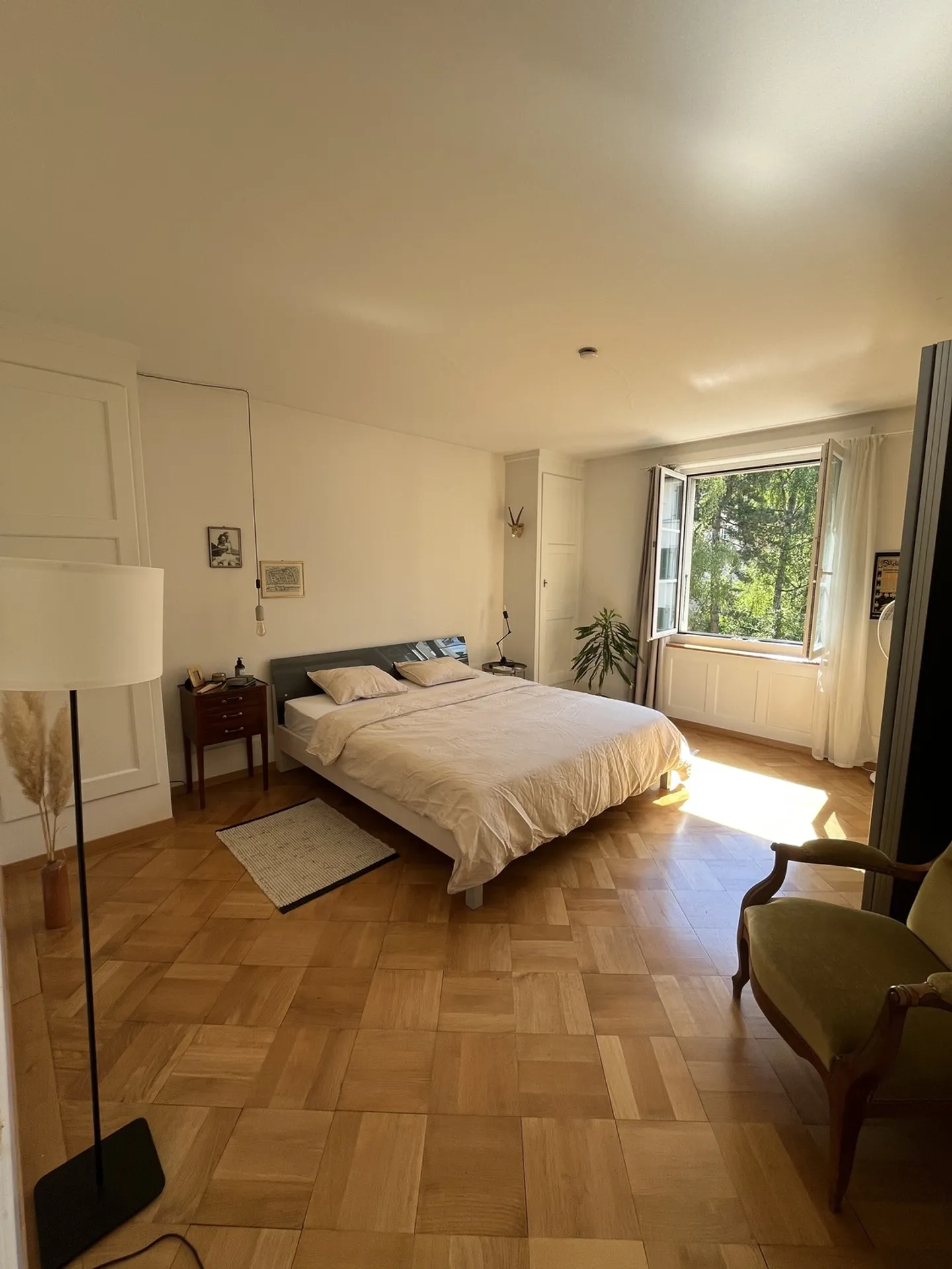 Charming Apartment with Balcony - Photo 3 of 6