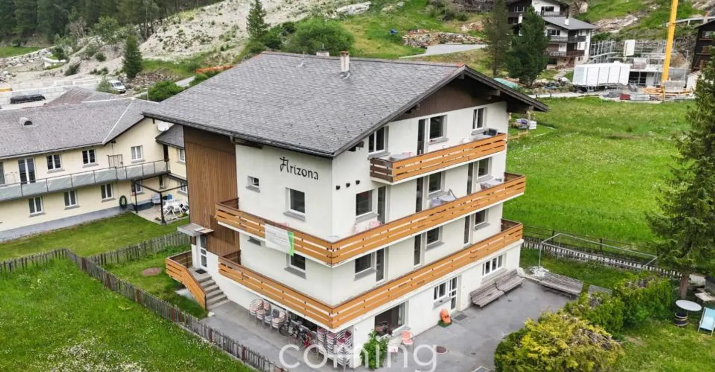 Maison de groupe attrayante à Saas-Grund avec potentiel d'extension et panorama alpin - Photo 1 sur 12