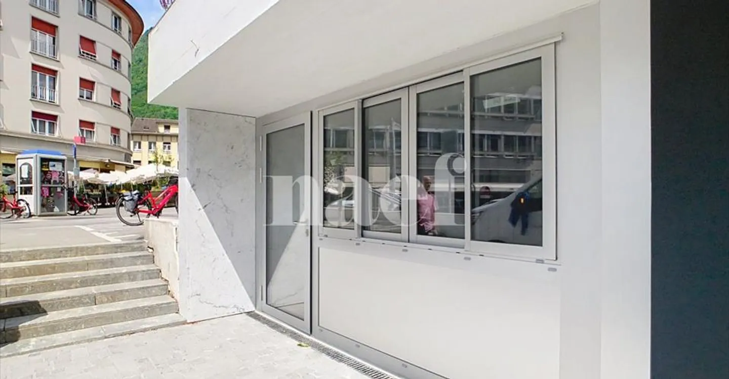 Mixed-use building for rent - Photo 3 of 19