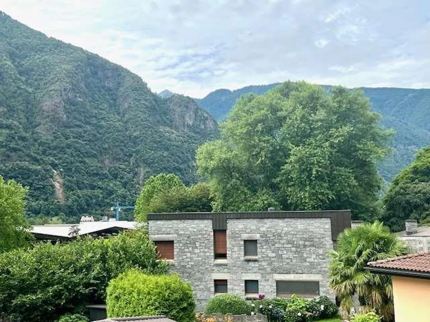 Comodità e spazio nel verde - Foto 2 di 13