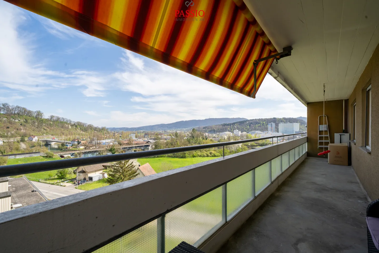 Spacious 6.5-room apartment with panoramic views and two balconies - Photo 3 of 26