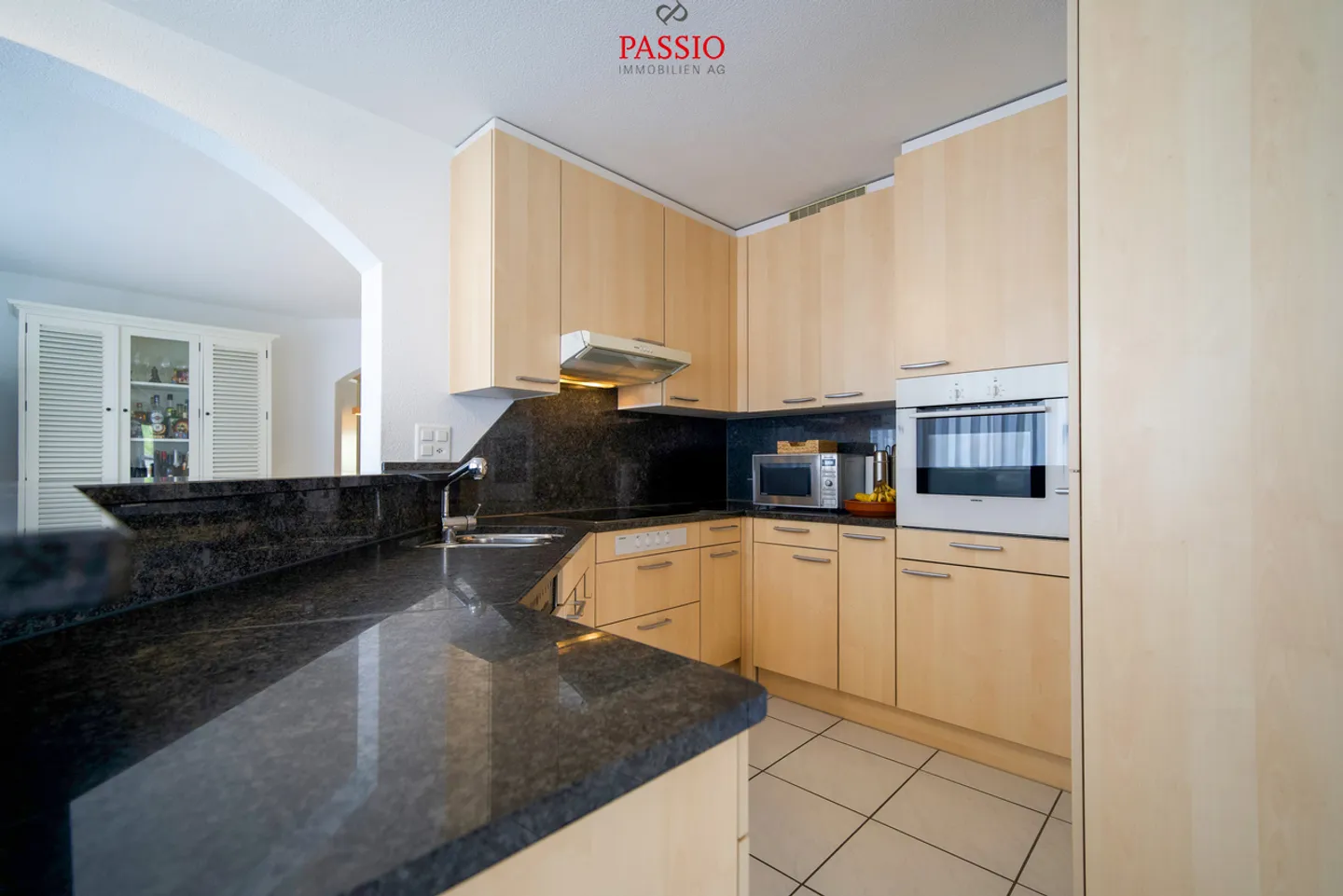 Spacious 6.5-room apartment with panoramic views and two balconies - Photo 7 of 26