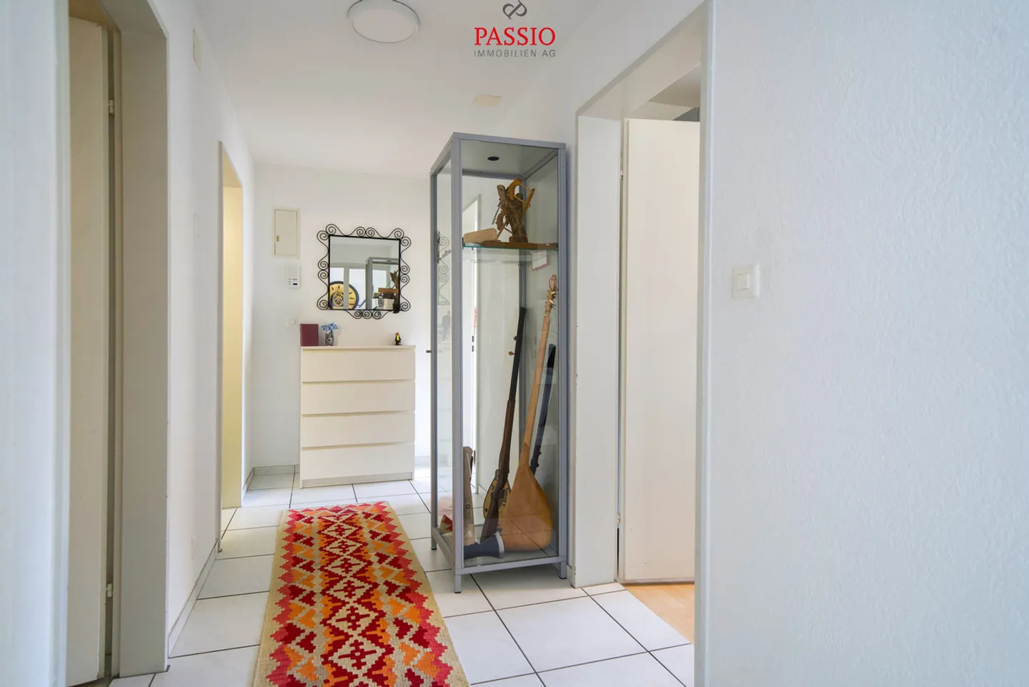 Spacious 6.5-room apartment with panoramic views and two balconies - Photo 9 of 26