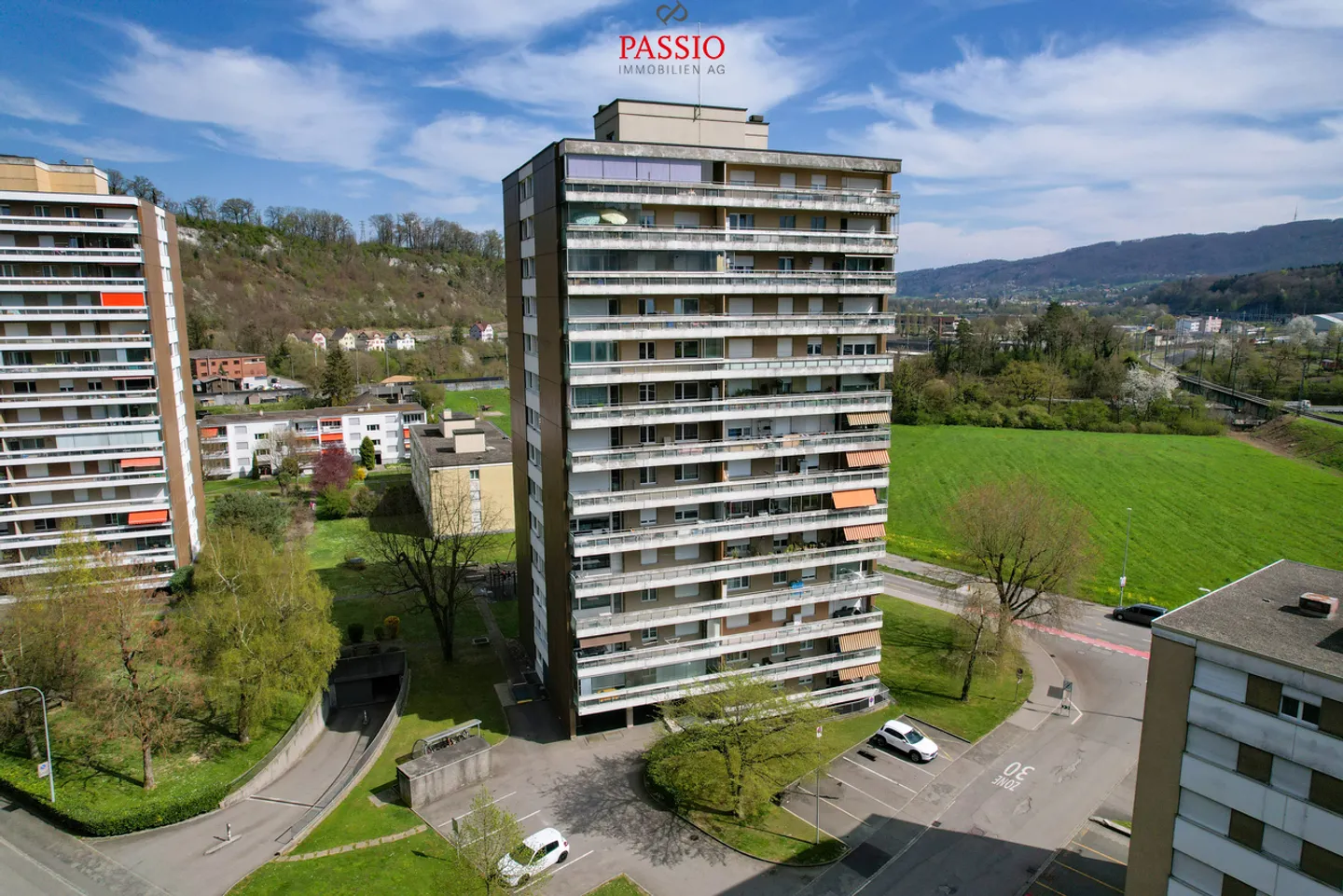 Spacious 6.5-room apartment with panoramic views and two balconies - Photo 24 of 26