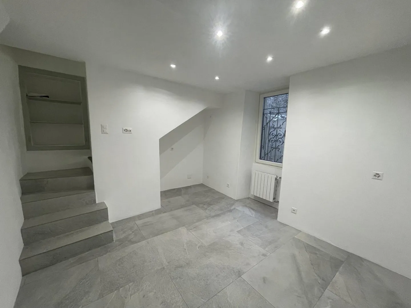 WUNDERSCHÖNES 3.5 HAUS VOLLSTÄNDIG RENOVIERT - Foto 10 von 13