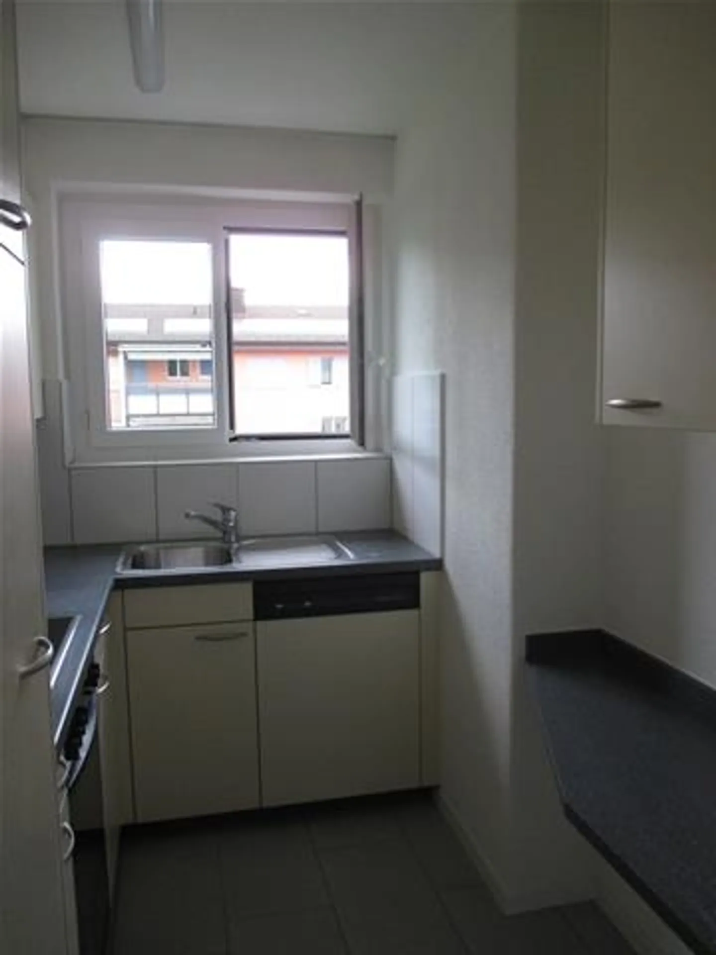 Appartement lumineux de 2 pièces avec vue fantastique sur les montagnes - Photo 2 sur 5