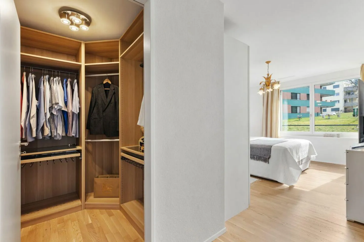 Vivere esclusivamente nel verde eppure vicino alla città - Foto 4 di 10