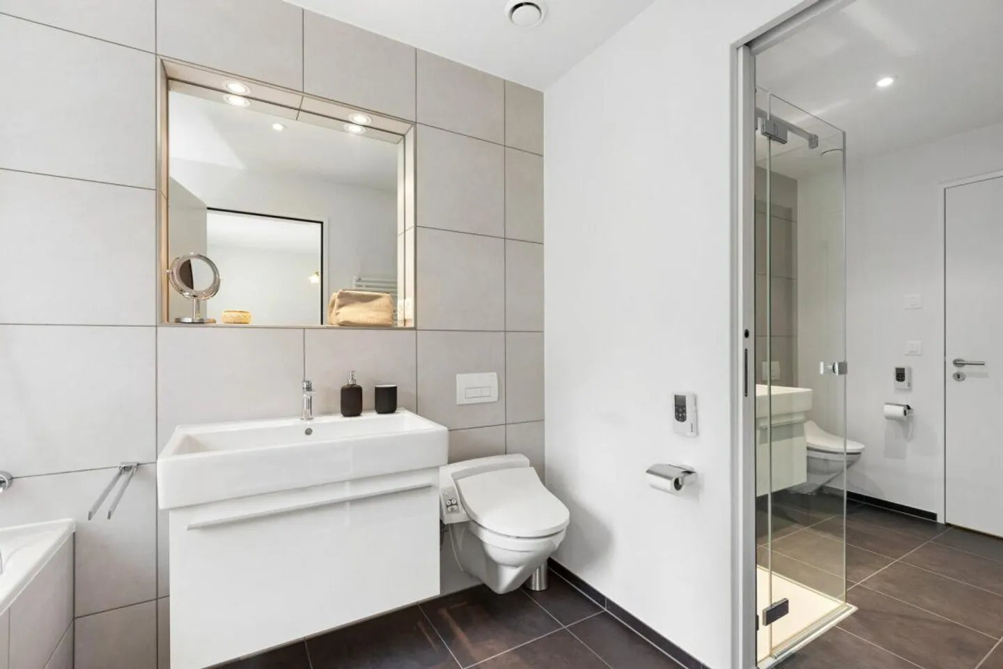 Vivere esclusivamente nel verde eppure vicino alla città - Foto 5 di 10