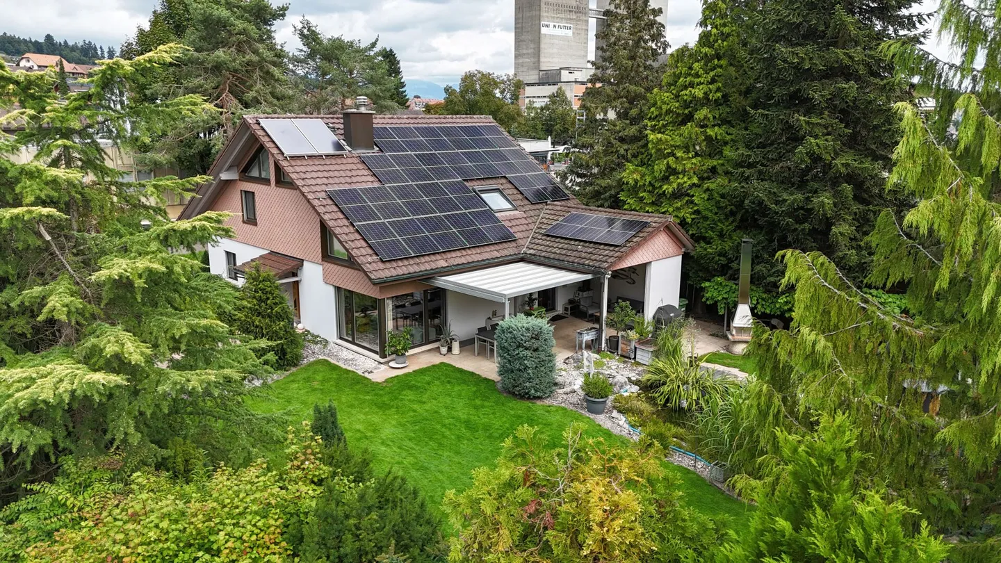 Single-family house in natural idyll: gallery floor & garden paradise for well-being - Photo 1 of 26