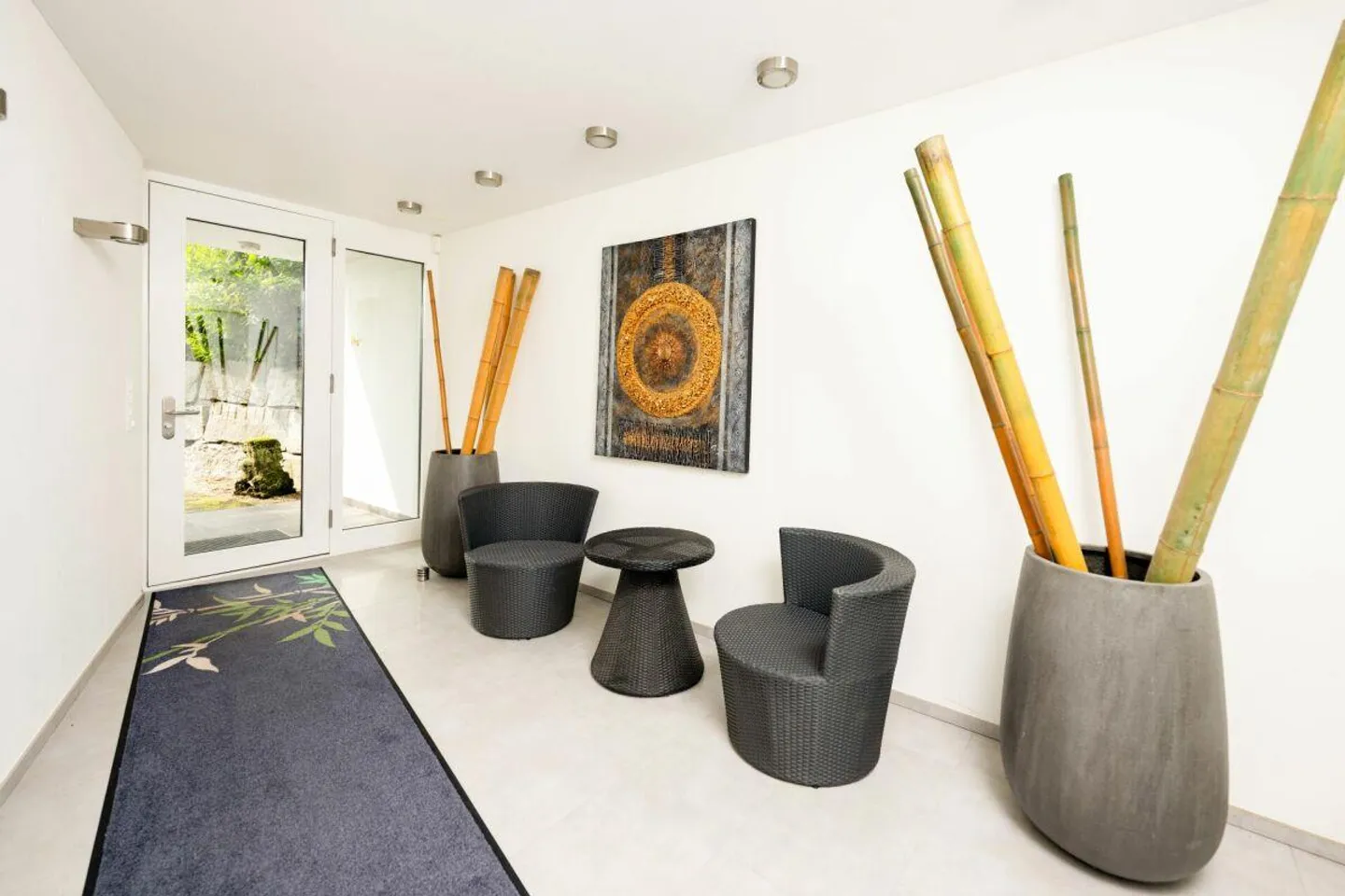 Exclusive 5.5-room property in elevated hillside location - Photo 3 of 5