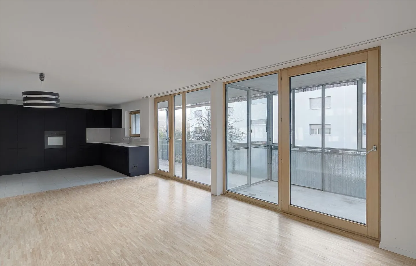 Moderne Wohnung mit Balkon - Foto 3 von 8