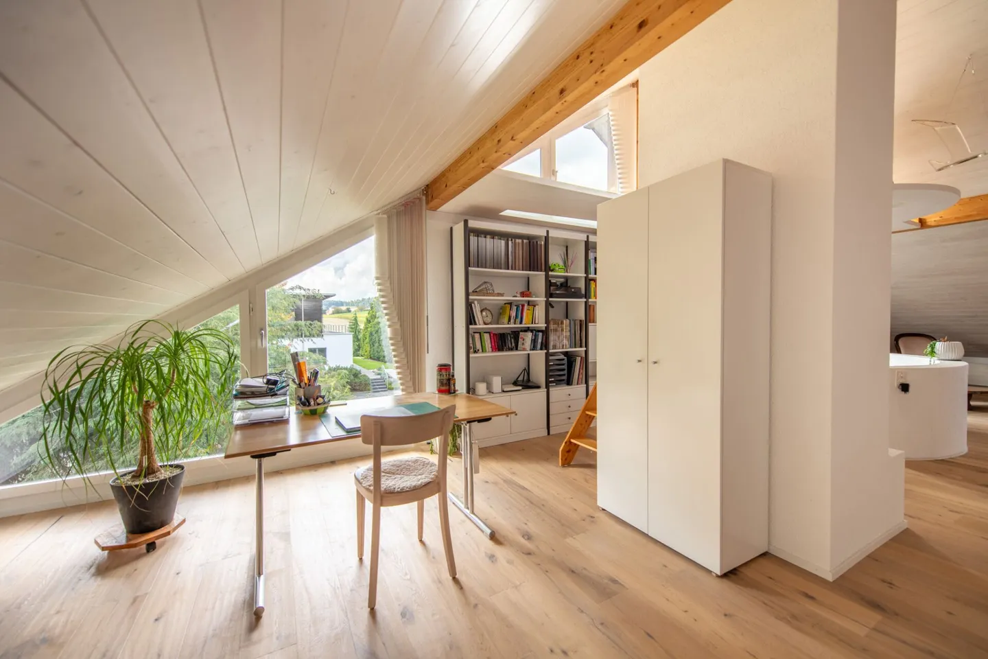 Single-family house in natural idyll: gallery floor & garden paradise for well-being - Photo 15 of 26