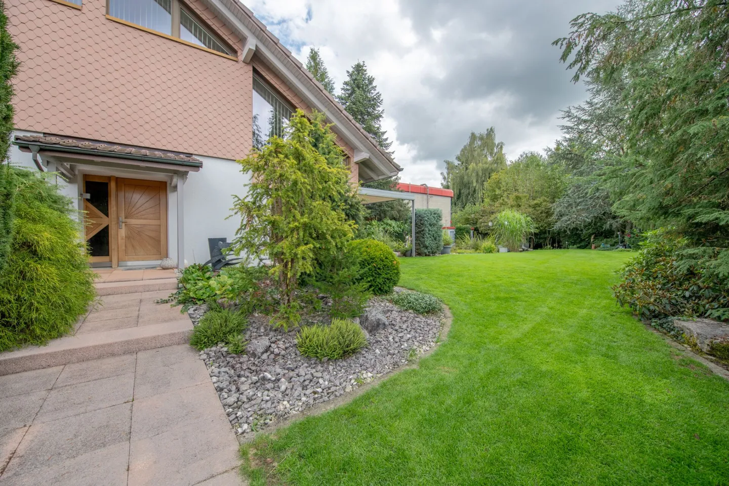 Single-family house in natural idyll: gallery floor & garden paradise for well-being - Photo 22 of 26