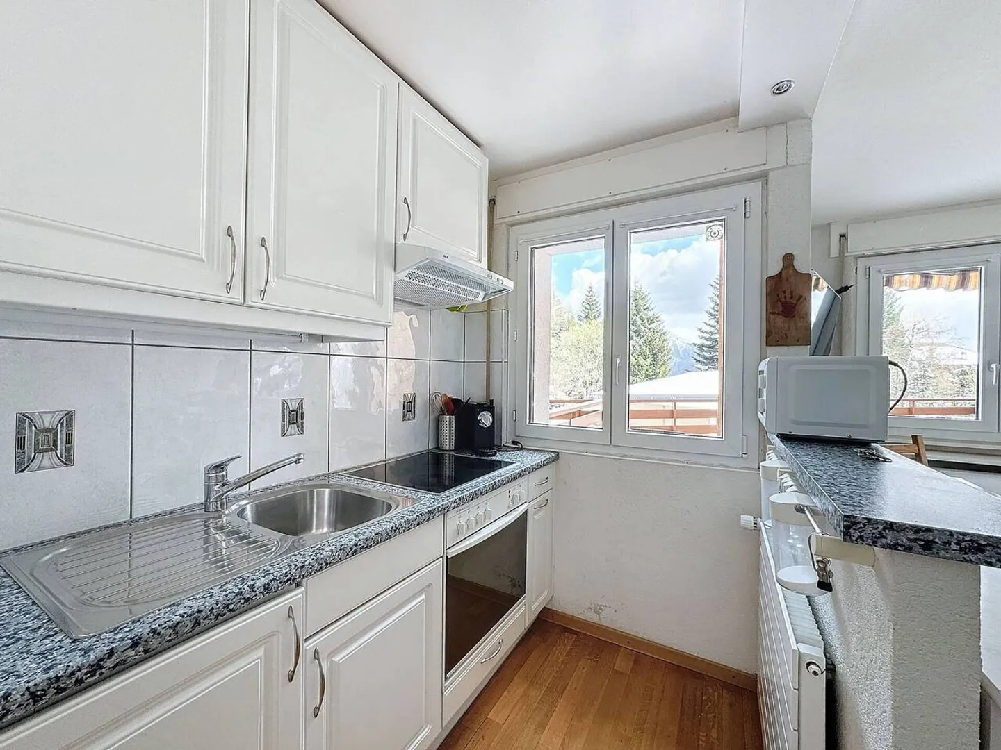 Spazioso studio di fronte agli impianti di risalita - Foto 7 di 8