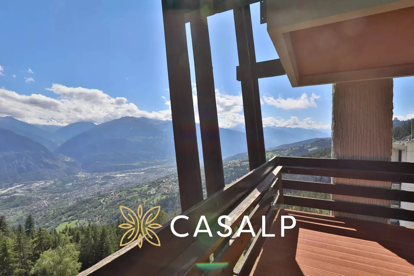 Charming Apartment with Panoramic Views - Photo 5 of 19