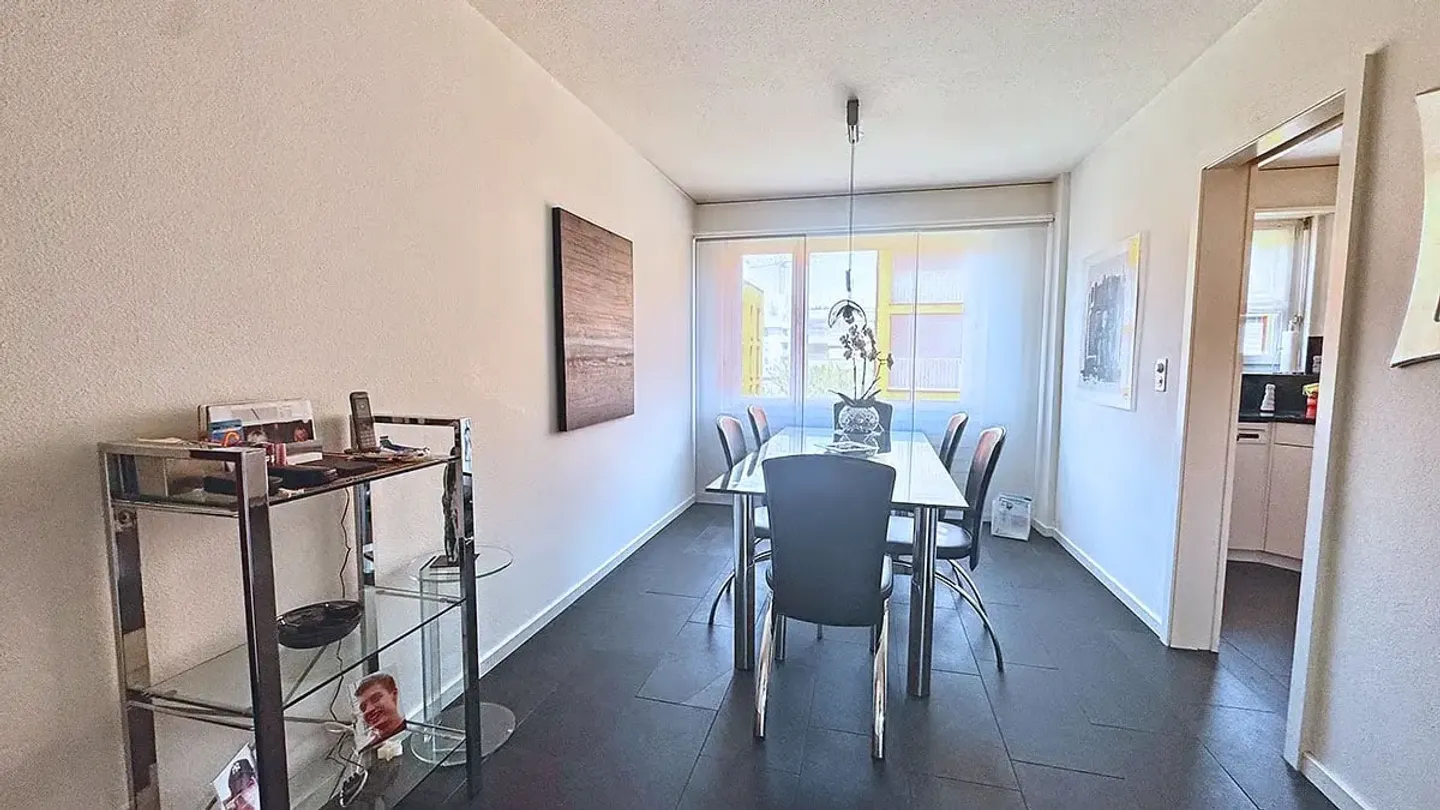 Luminoso appartamento di 5,5 stanze con balcone a Wetzikon - Foto 5 di 15