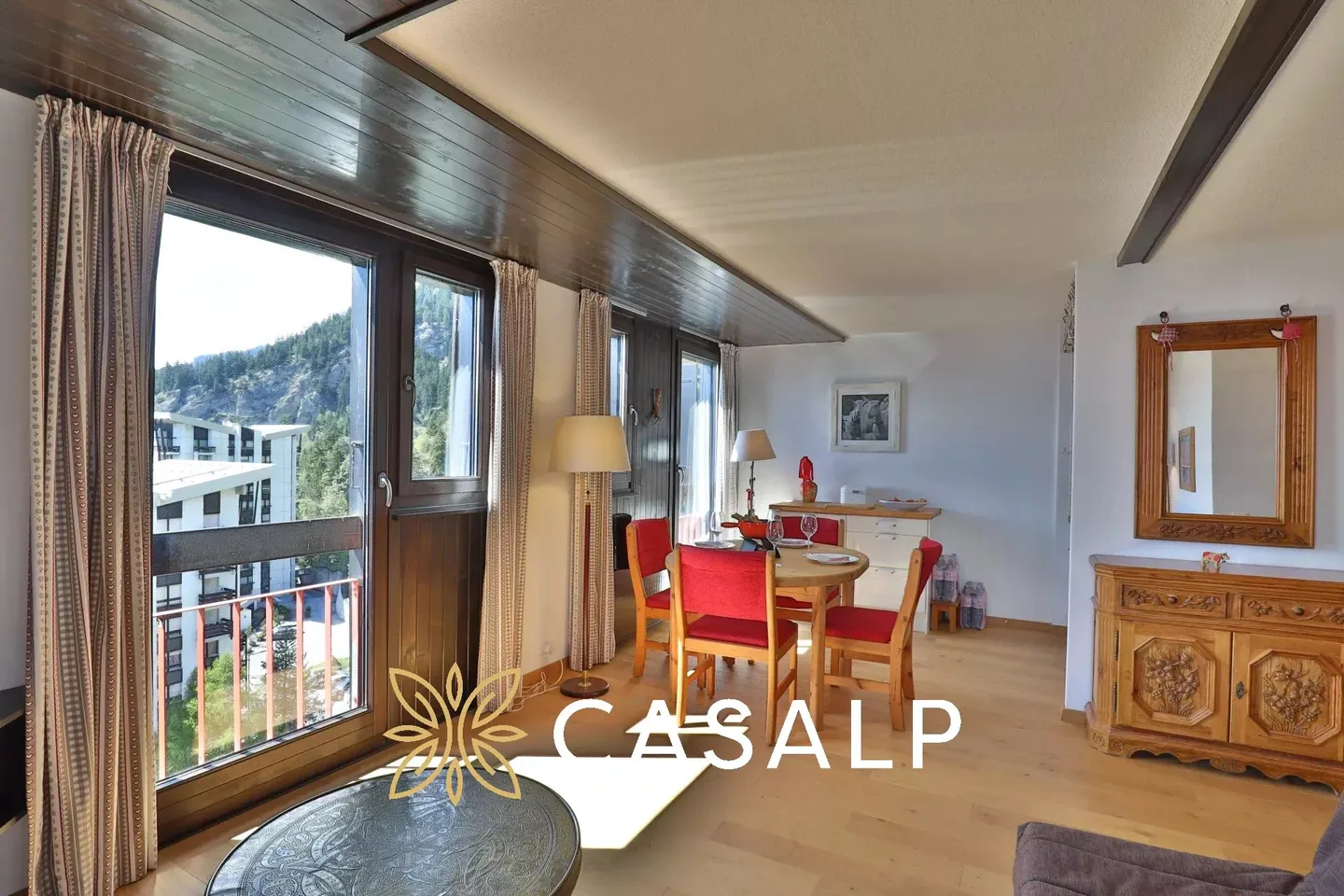 Charming Apartment with Panoramic Views - Photo 9 of 19