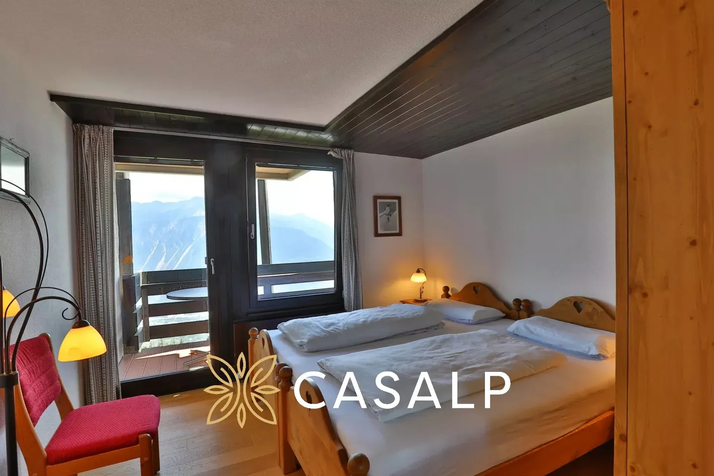 Charming Apartment with Panoramic Views - Photo 13 of 19