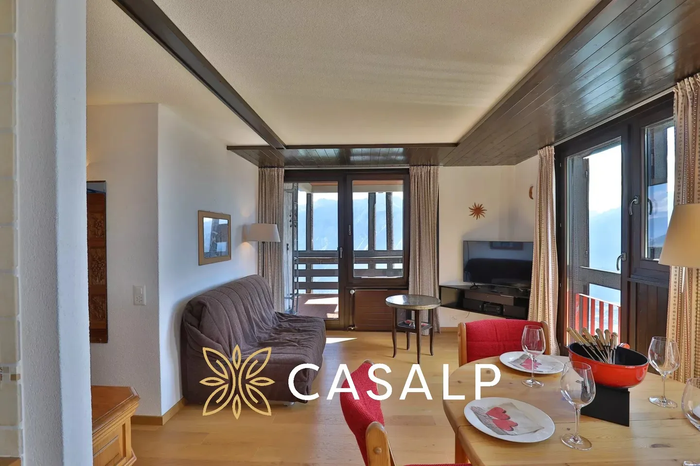 Charming Apartment with Panoramic Views - Photo 14 of 19