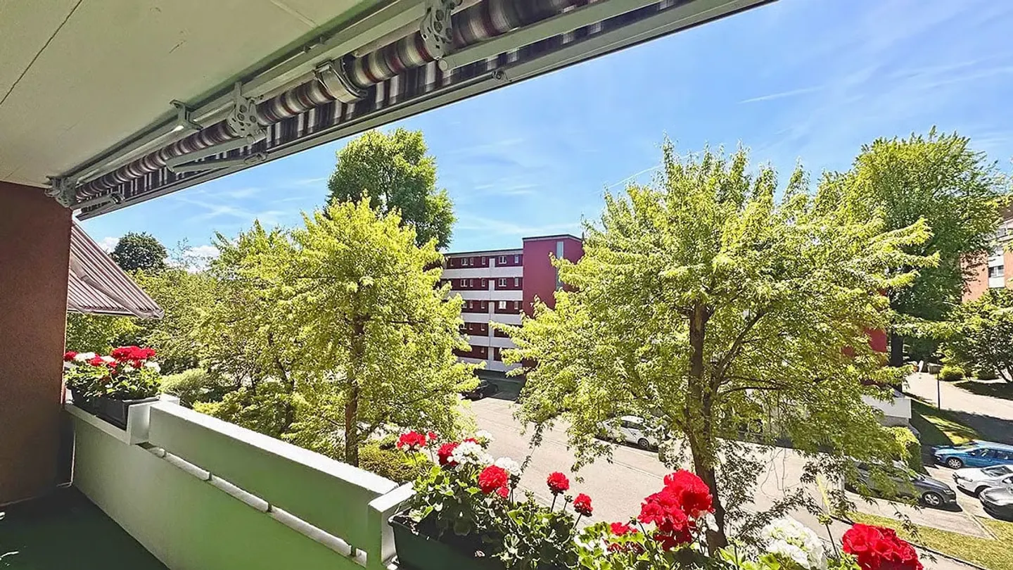 Luminoso appartamento di 5,5 stanze con balcone a Wetzikon - Foto 13 di 15