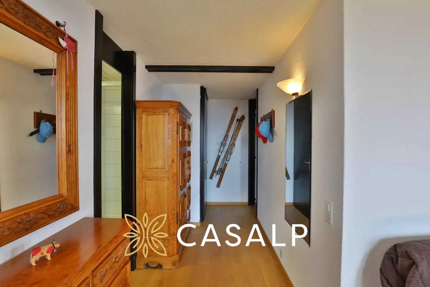 Charming Apartment with Panoramic Views - Photo 16 of 19