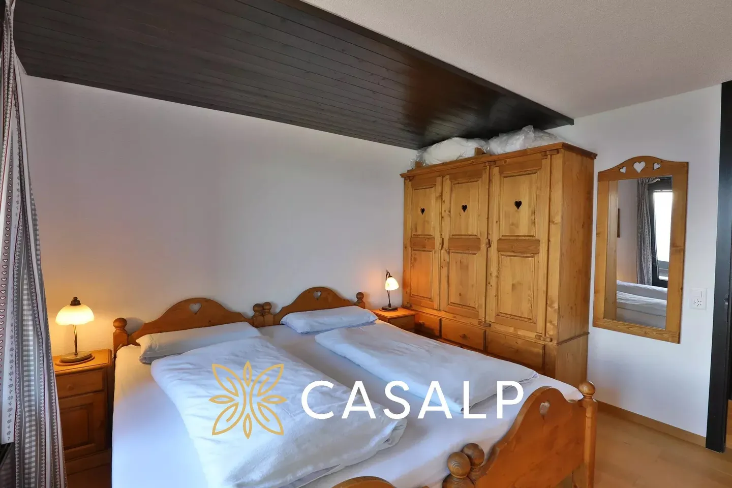 Charming Apartment with Panoramic Views - Photo 17 of 19