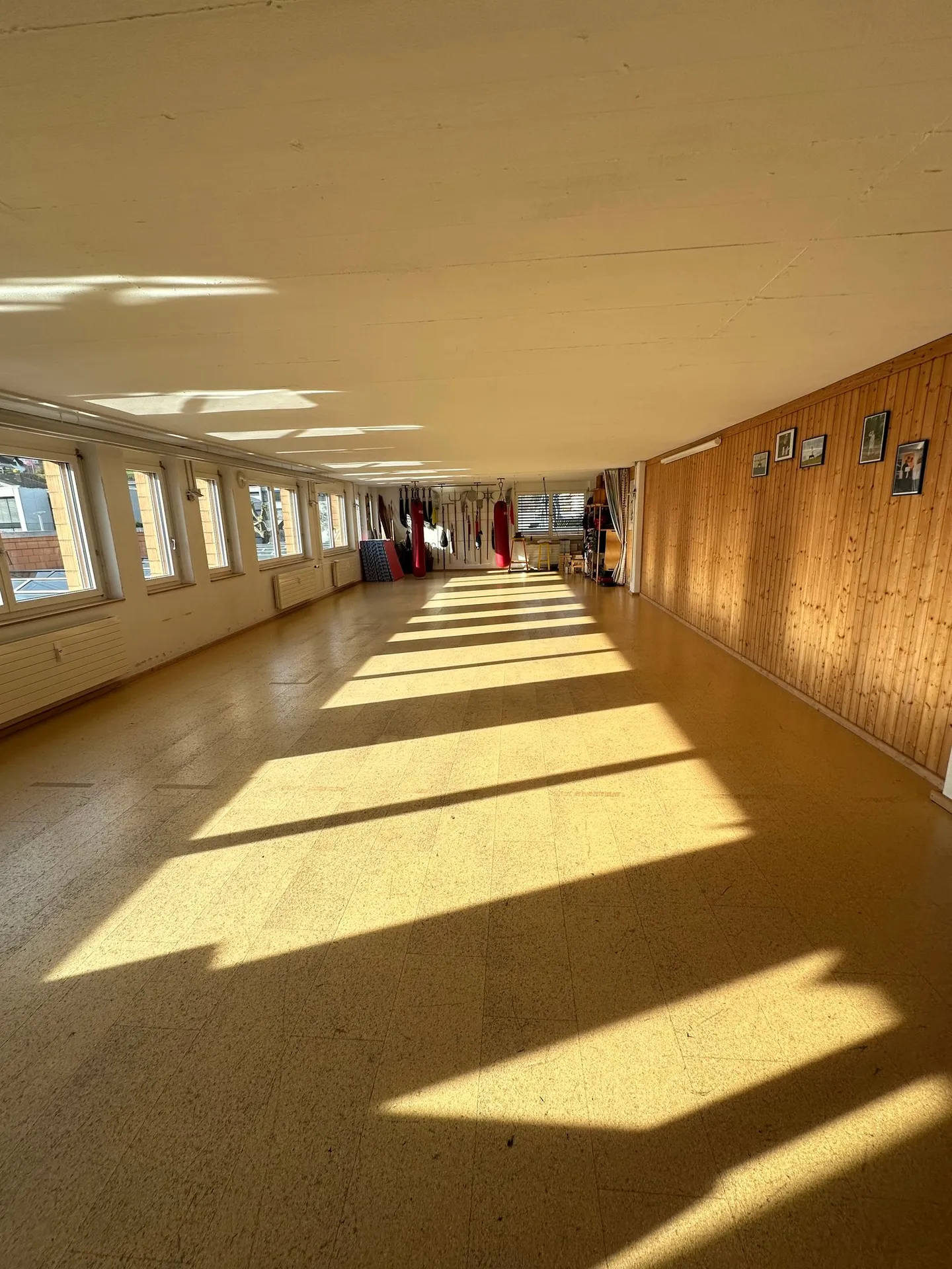 Ampio spazio commerciale in affitto - Ideale per un uso versatile! - Foto 2 di 5