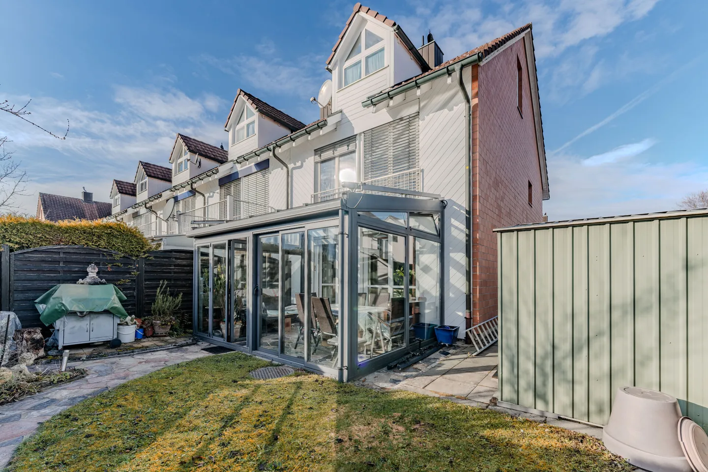 Incantevole casa angolare in un tranquillo quartiere residenziale - Foto 4 di 17