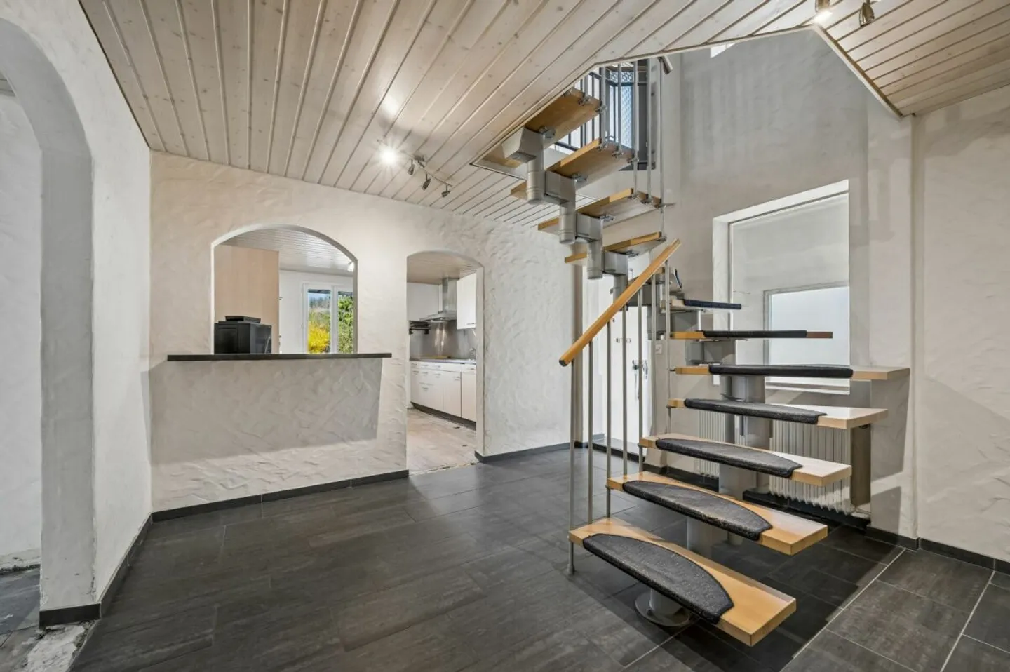 Propriété polyvalente de 6,5 pièces avec potentiel de construction - Photo 2 sur 13