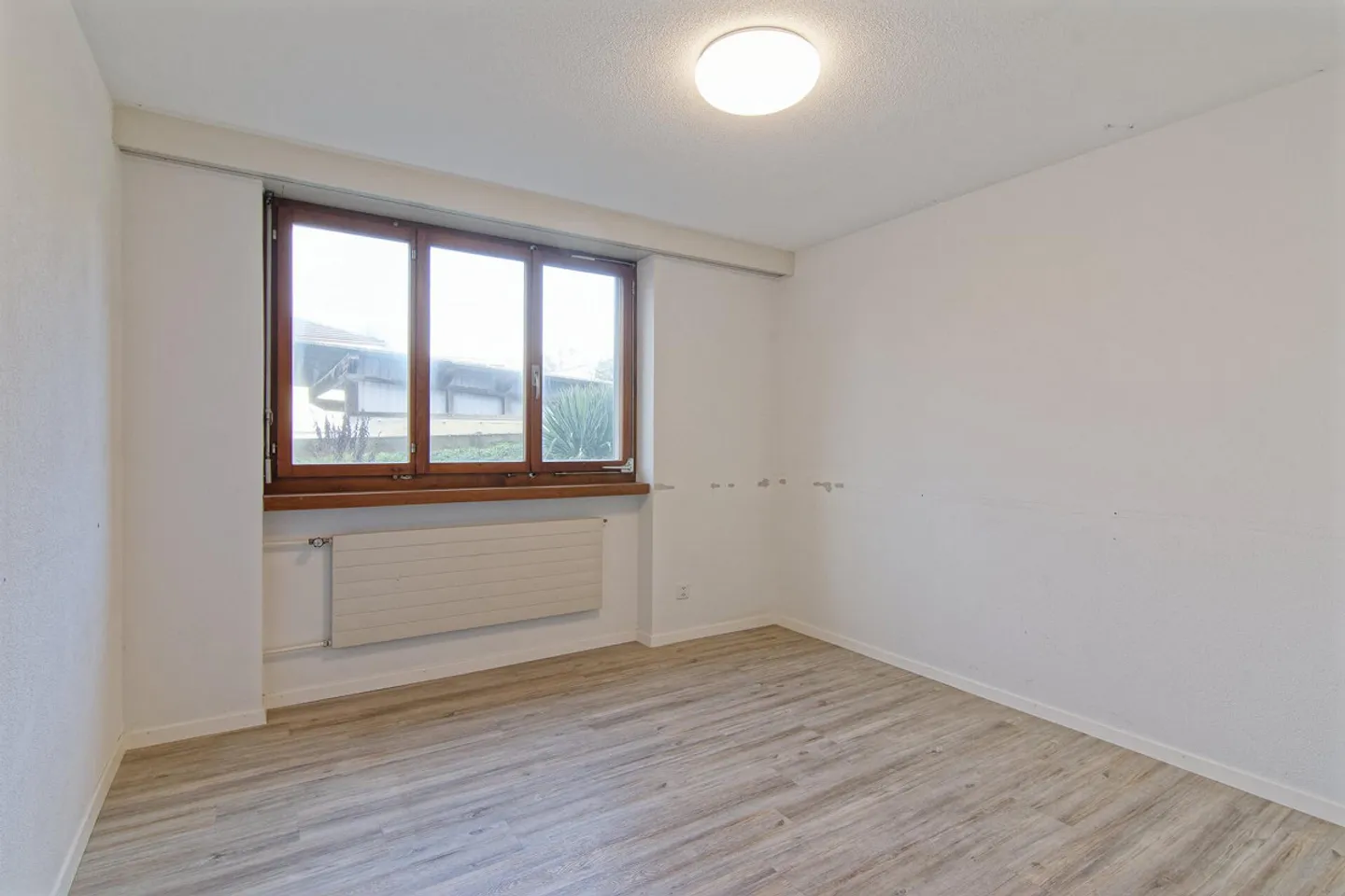 Geräumiges Familienhaus in ruhiger Lage - Foto 3 von 11