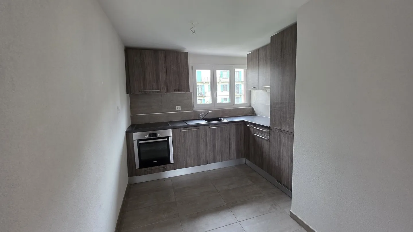 APPARTAMENTO MAGNIFICO SULL'ANGOLO DELL'EDIFICIO - Foto 2 di 9