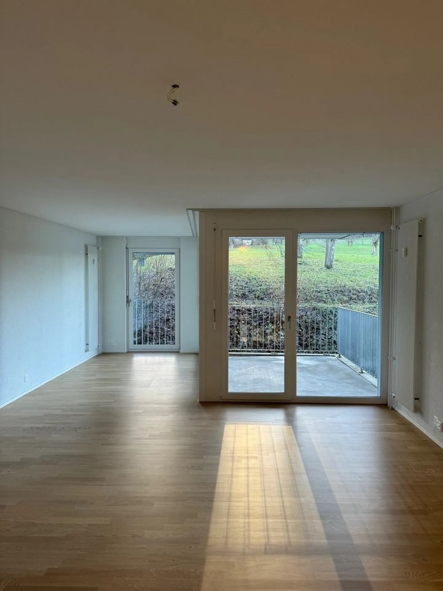 Moderne 1.5-Zimmer-Wohnung im Grünen zu vermieten - Foto 2 von 5