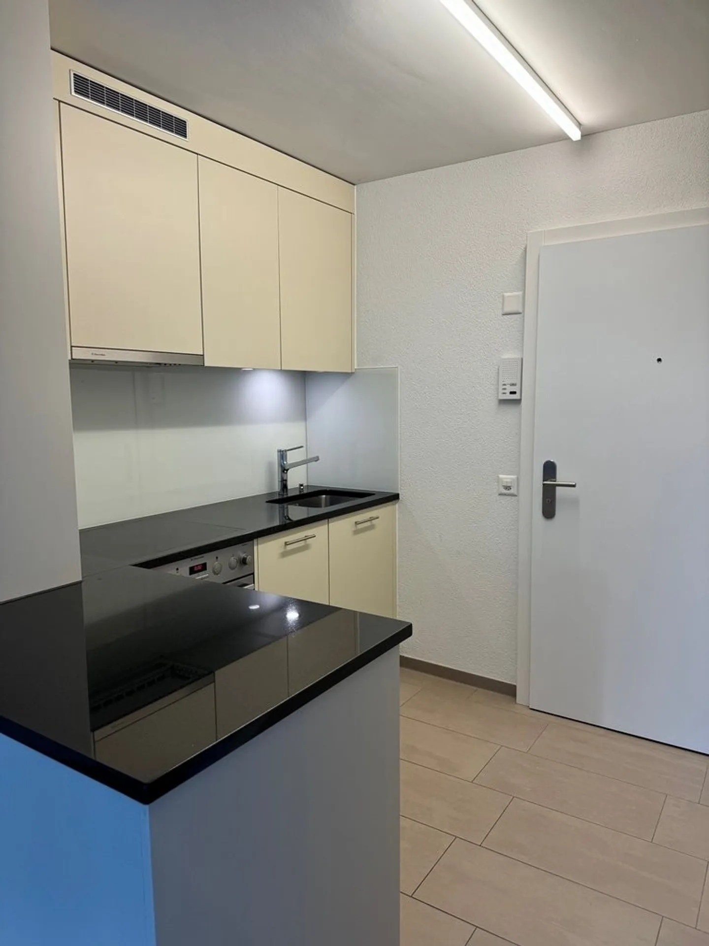 Moderne 1.5-Zimmer-Wohnung im Grünen zu vermieten - Foto 3 von 5
