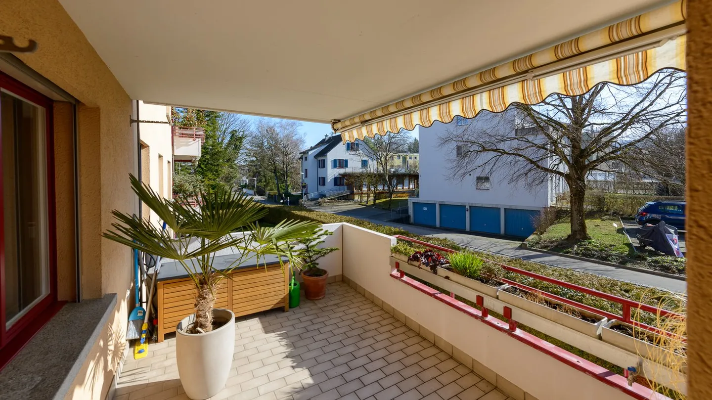 Appartamento 4.5 stanze ben curato con balcone in zona Tempo-30 a Tägerwilen - Foto 2 di 10