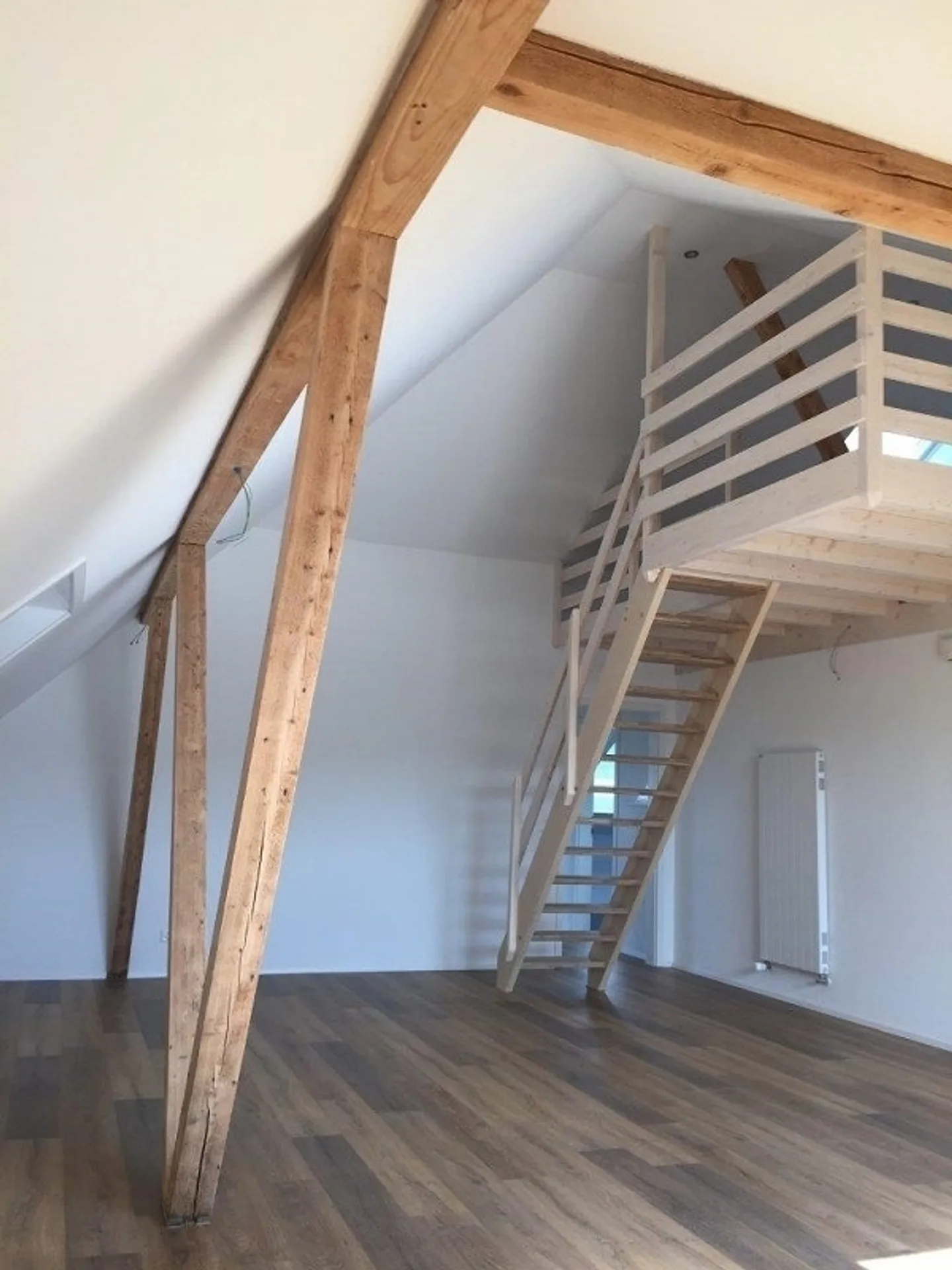 Central located, spacious 2.5 room penthouse apartment (first occupancy) - Photo 1 of 5