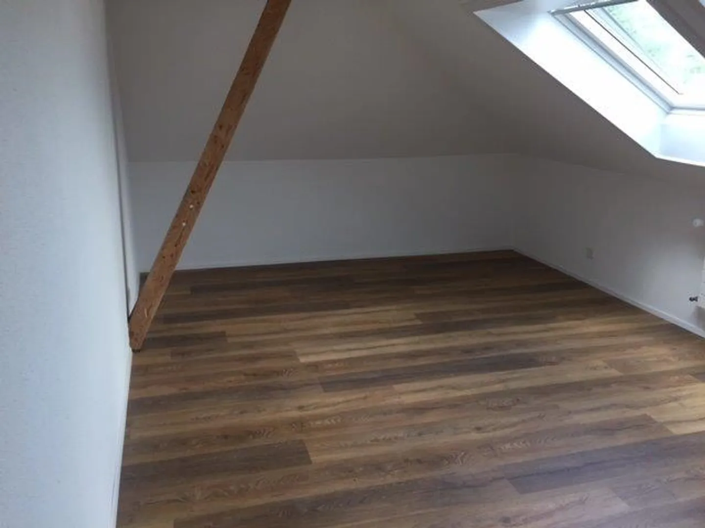 Central located, spacious 2.5 room penthouse apartment (first occupancy) - Photo 3 of 5