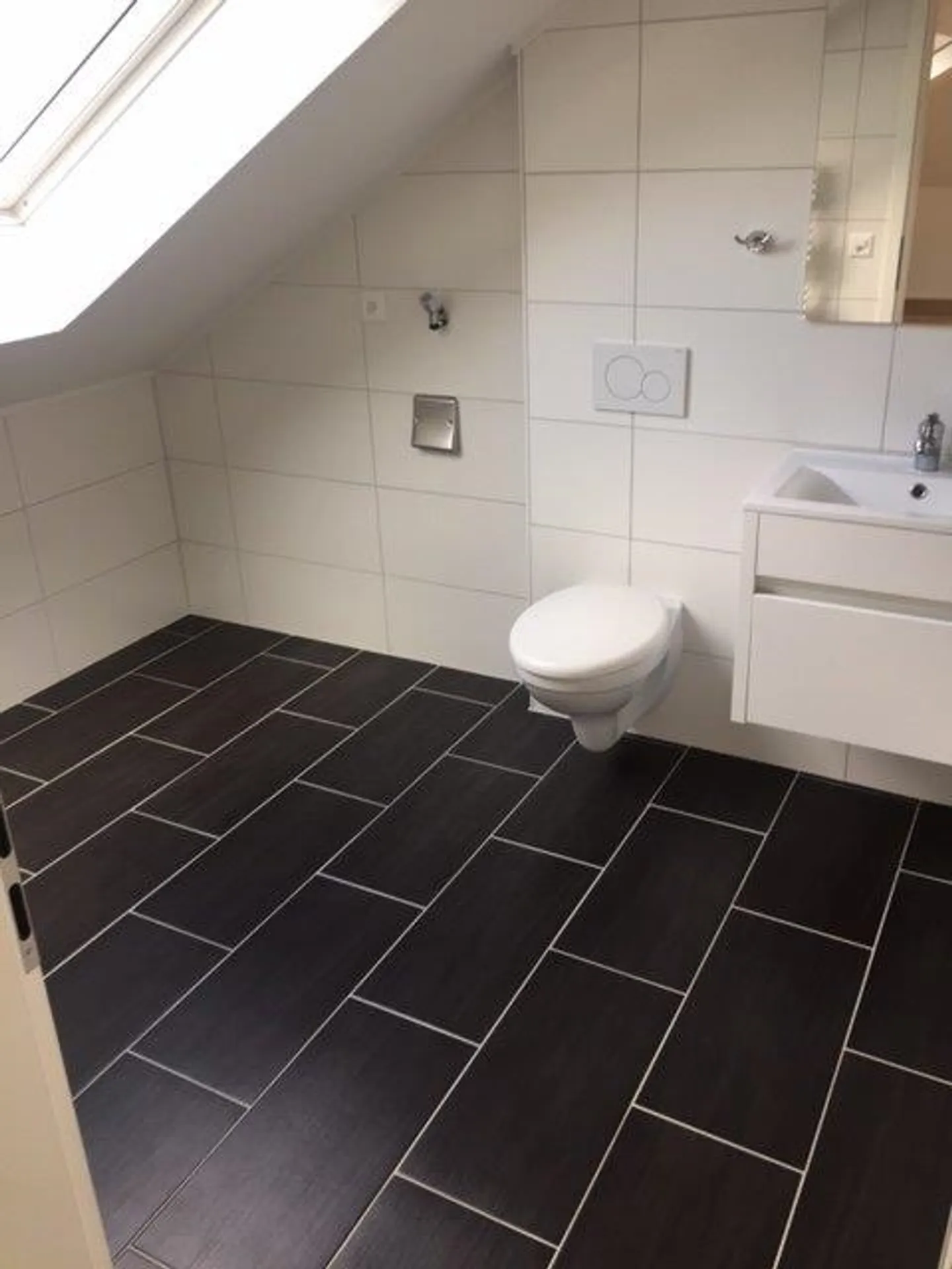 Central located, spacious 2.5 room penthouse apartment (first occupancy) - Photo 5 of 5