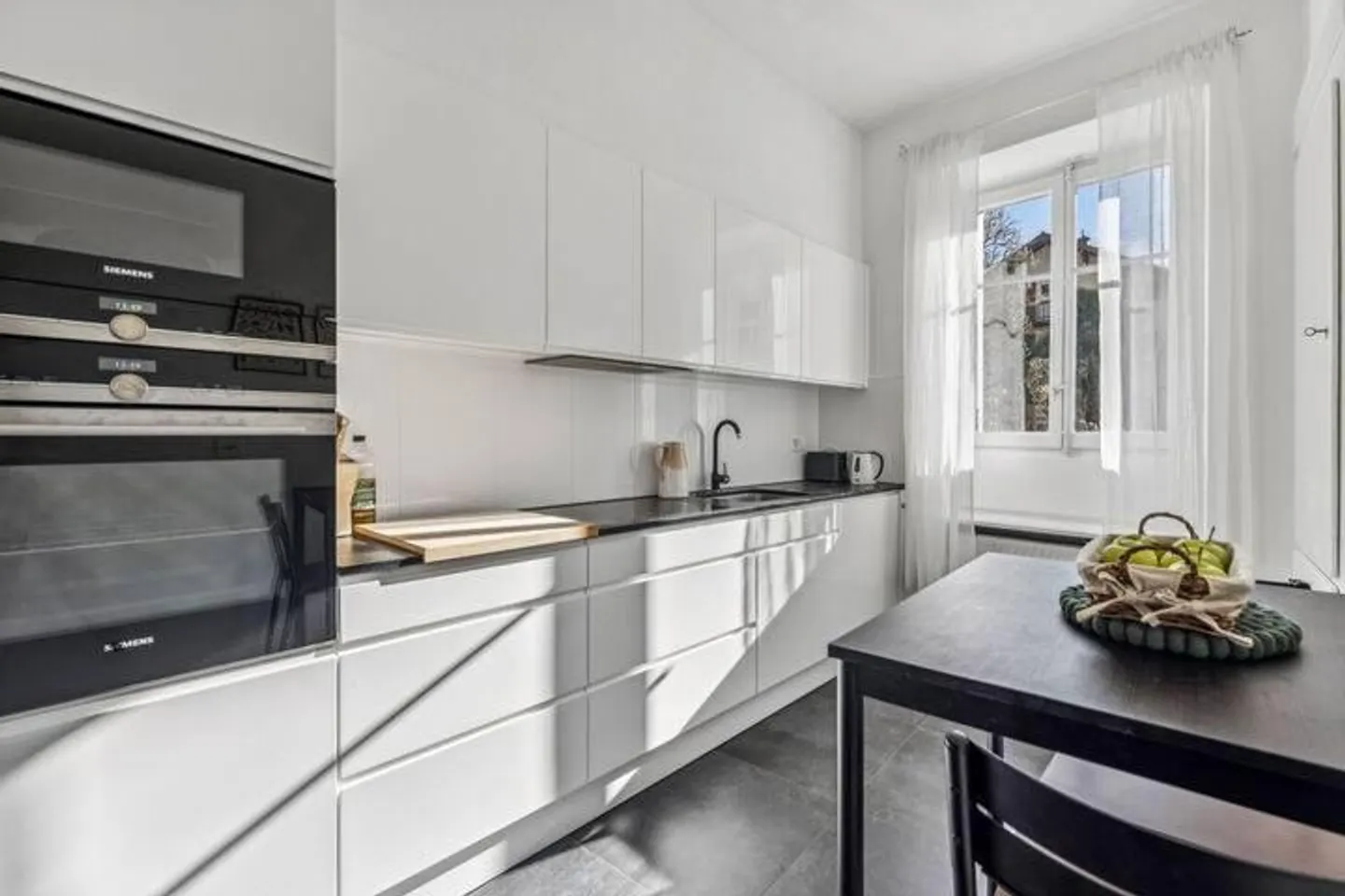 BIJOU AN DER RIVIERA - APPARTEMENT DE 4,5 PIÈCES À MONTREUX - Photo 2 sur 7