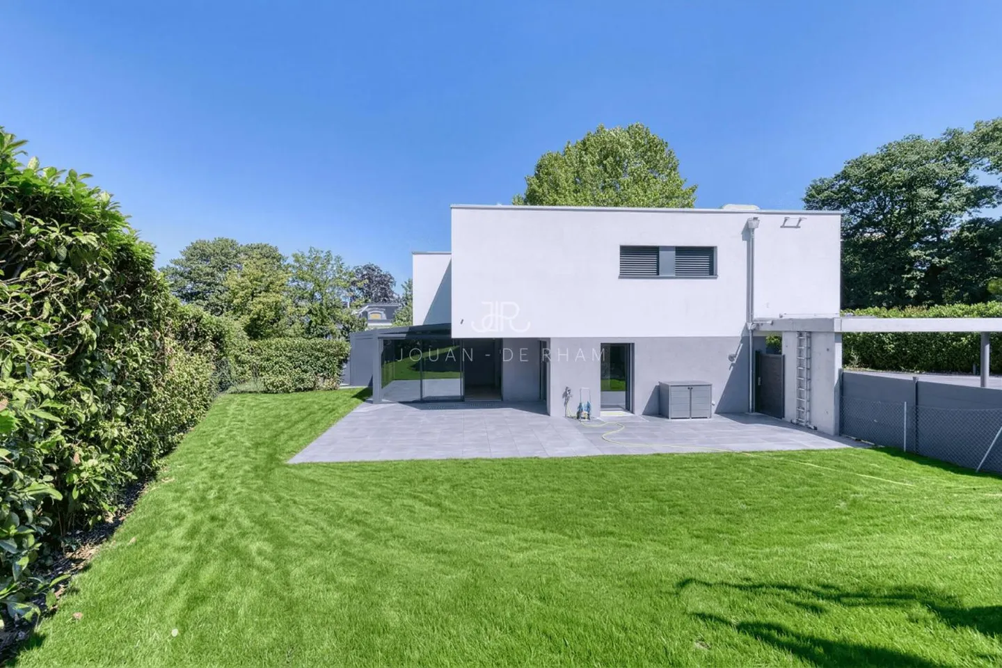 Magnificent modern villa near the lake - Photo 10 of 11