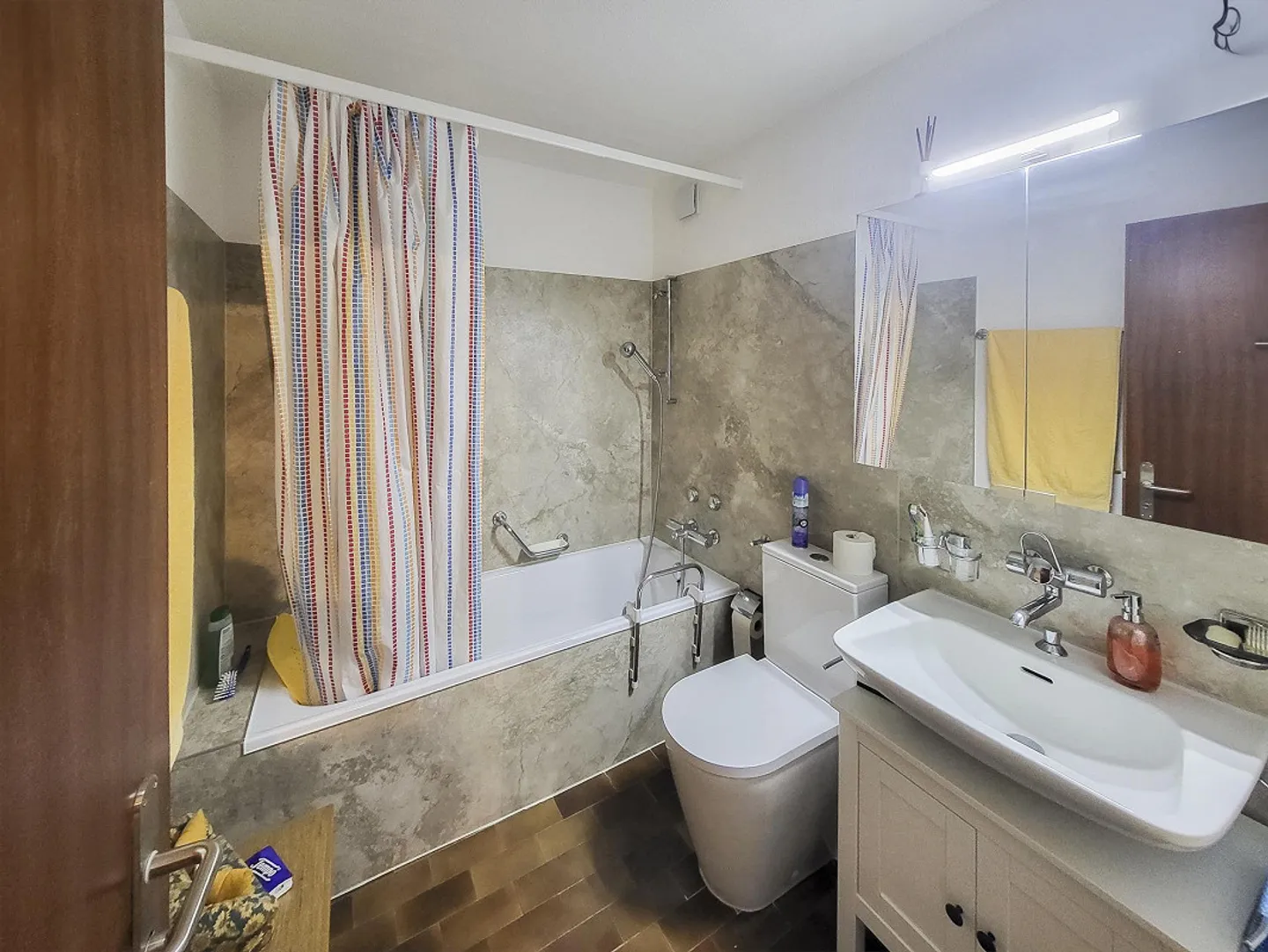 Studio 1½ pièces confortable avec grande baie vitrée dans le Waldhaus - Photo 6 sur 9