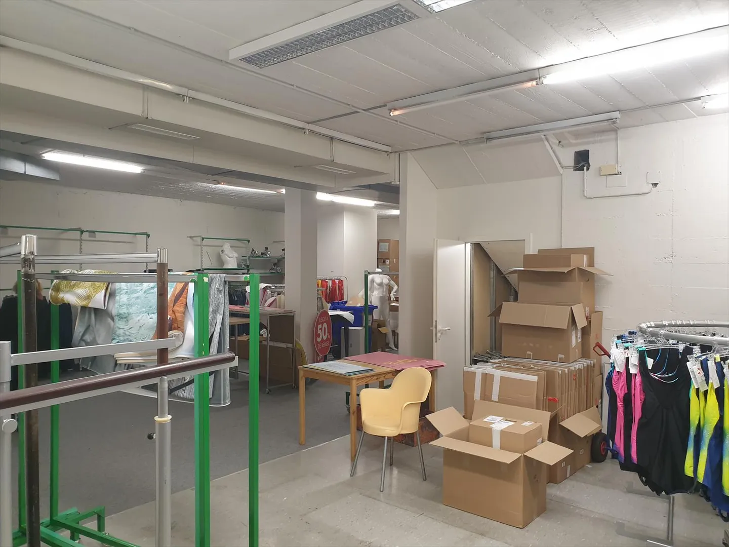 Sion, Entrepôt/Dépôt ou Atelier Léger de 74m2 dans le Centre-Ville - Photo 2 sur 8