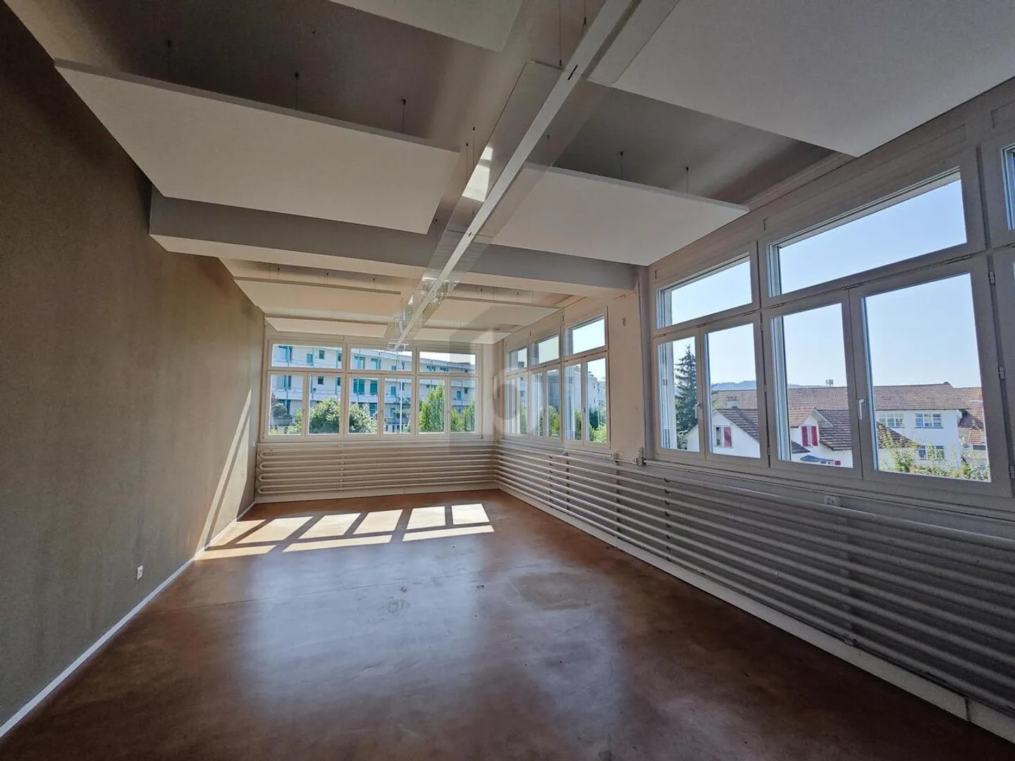Mixed-use building for rent - Photo 5 of 6