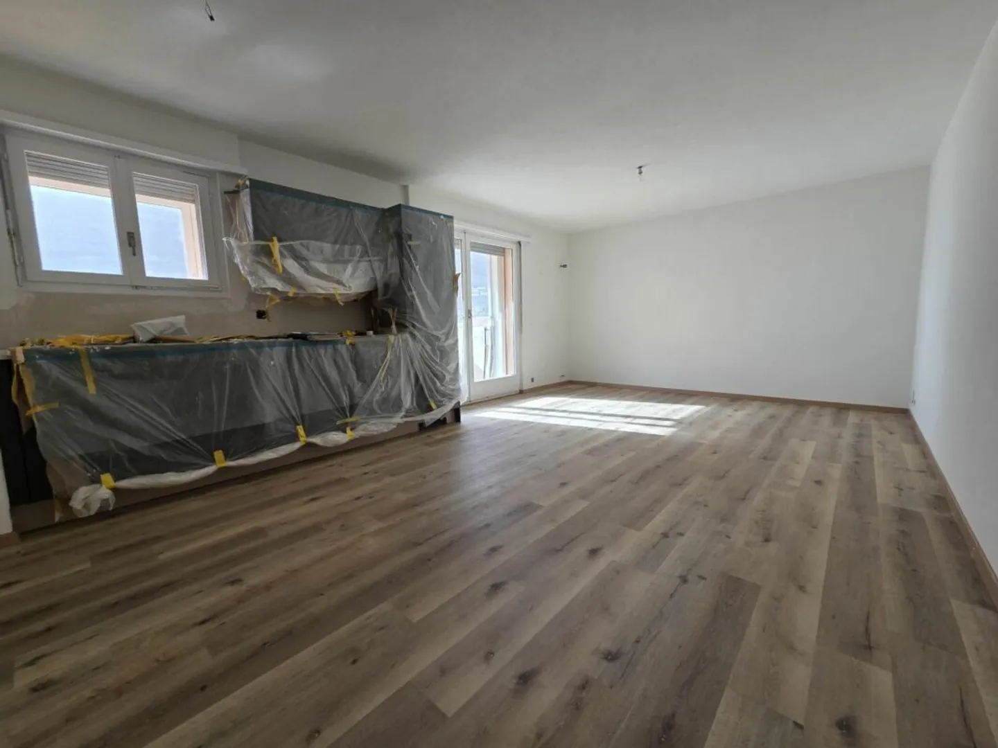 RENOVE - helles 3,5-Zimmer mit Parkplatz am Eingang von Saxon - Foto 1 von 7