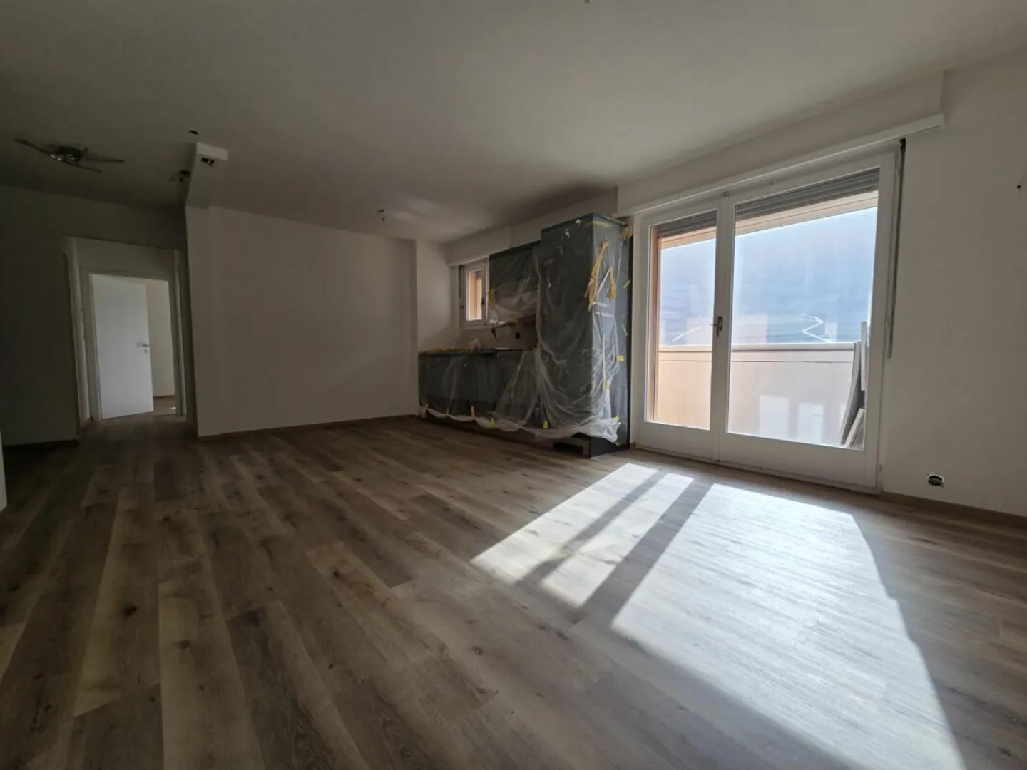 RENOVE - helles 3,5-Zimmer mit Parkplatz am Eingang von Saxon - Foto 2 von 7