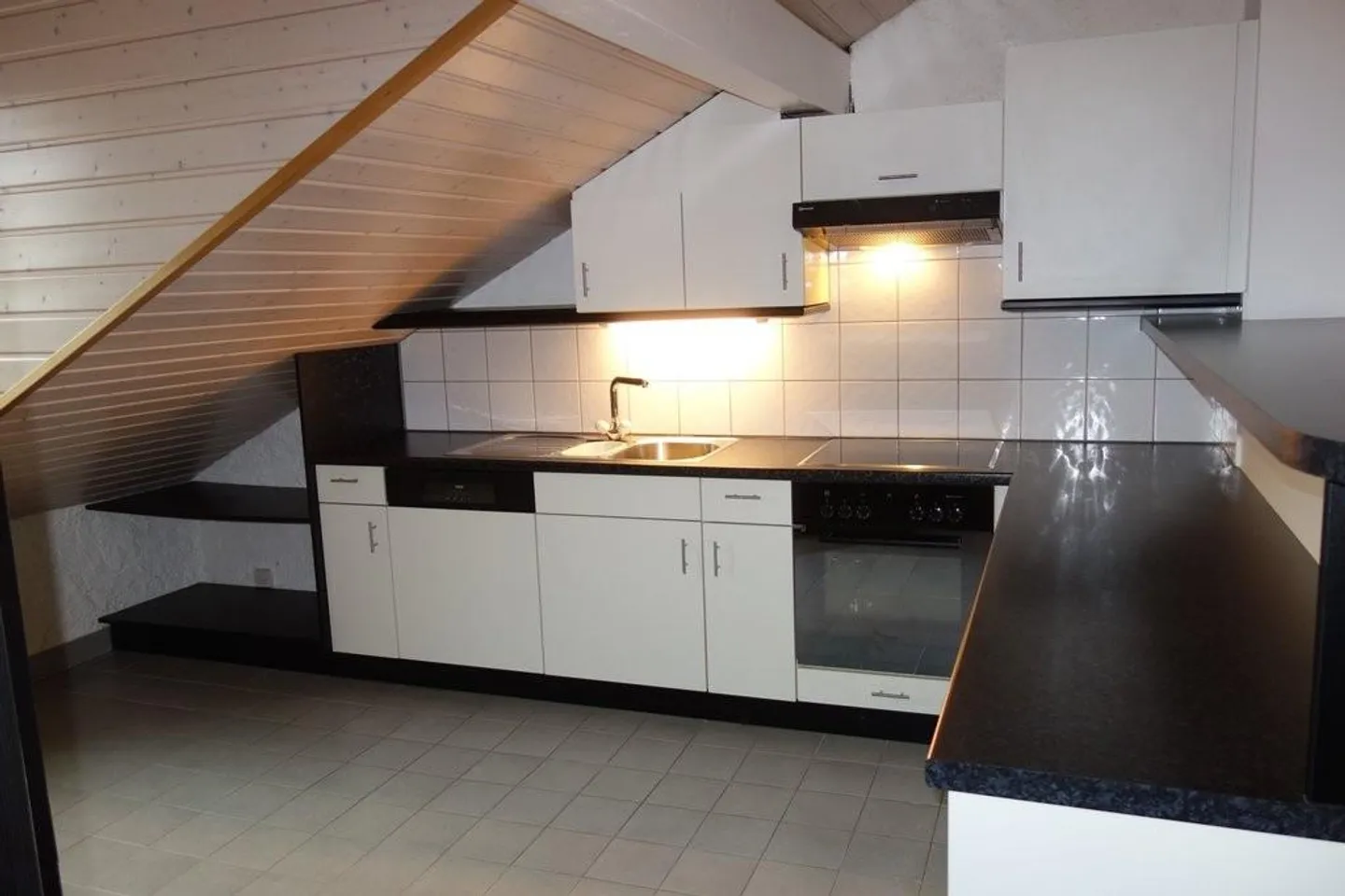 Eaux-Vives: spacious penthouse apartment - Photo 4 of 11