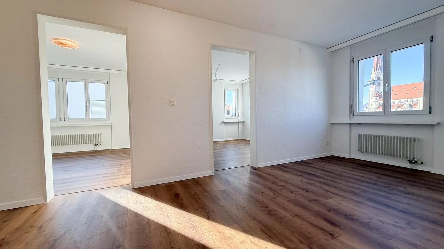 Fantastico appartamento di 3,5 locali in città con grande balcone - vivere vicino al centro - Foto 7 di 8