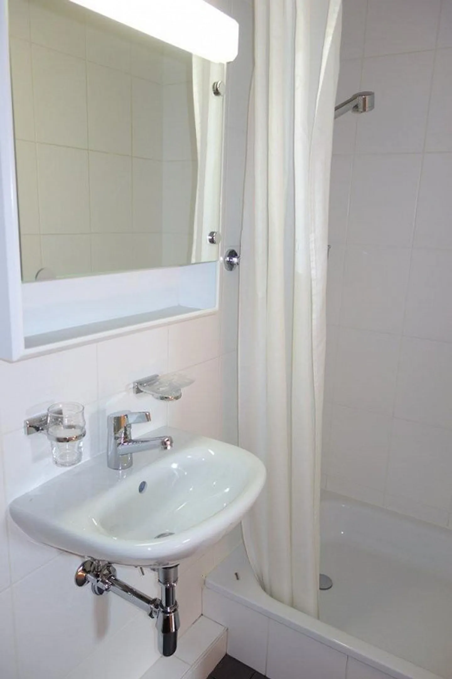 Eaux-Vives: spacious penthouse apartment - Photo 7 of 11